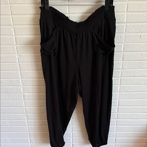 Black crop pants